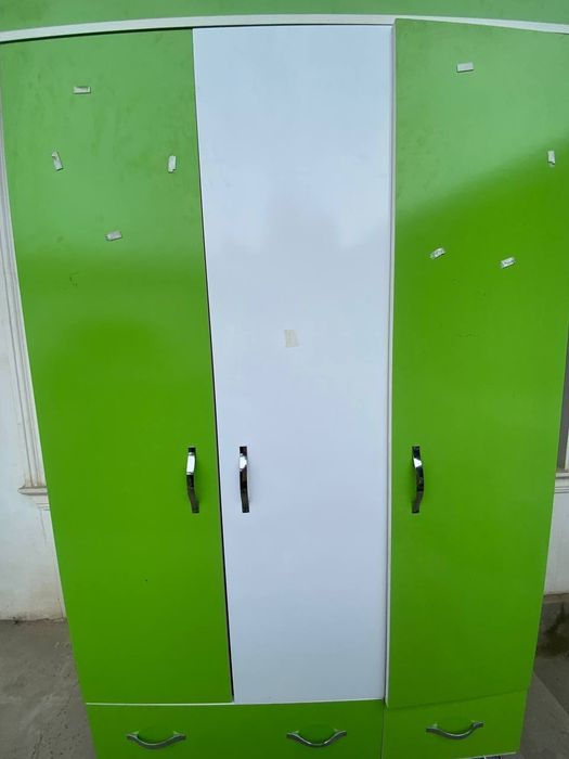 Detskiy mebel sotiladi