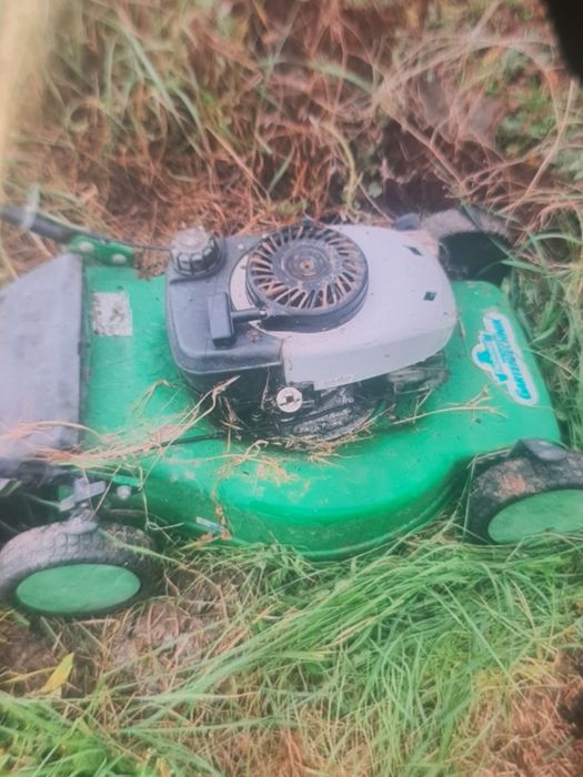 Vând drujba Husqvarna