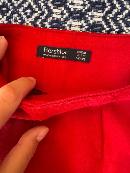 Червена велурена пола Bershka