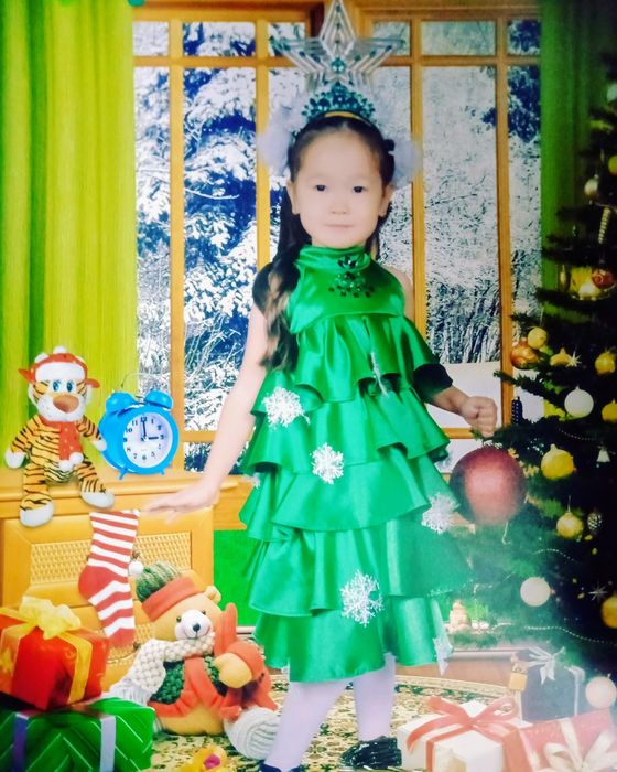 Продам платье Ёлочка