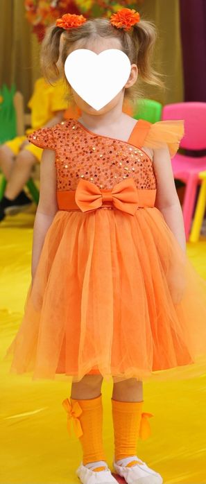 Продам нарядное платье на девочку