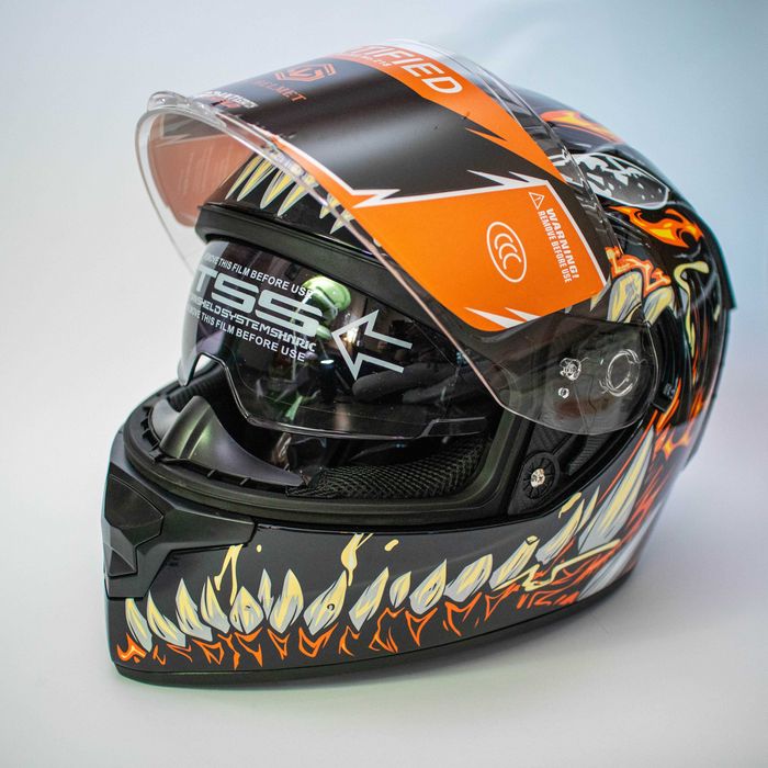 Каска за мотор пистов , скутер , ел. тротинетка др.  Размер M 56-57см