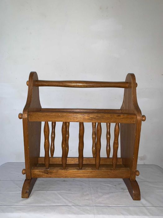 Suport ziare de lemn