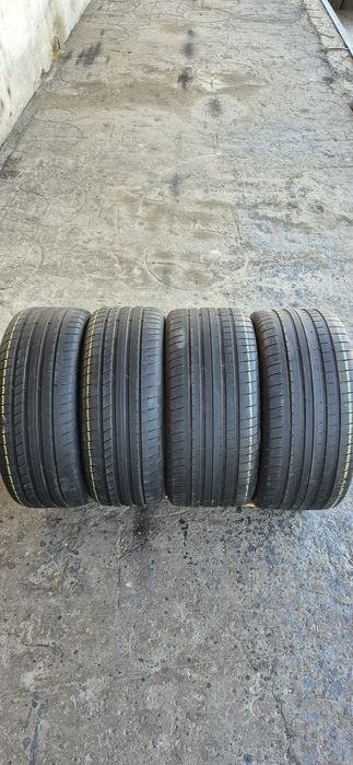 4 anvelope vara runflat Goodyear,fata 245/40/19,spate 275/35/19.Pretul este pe bucata.