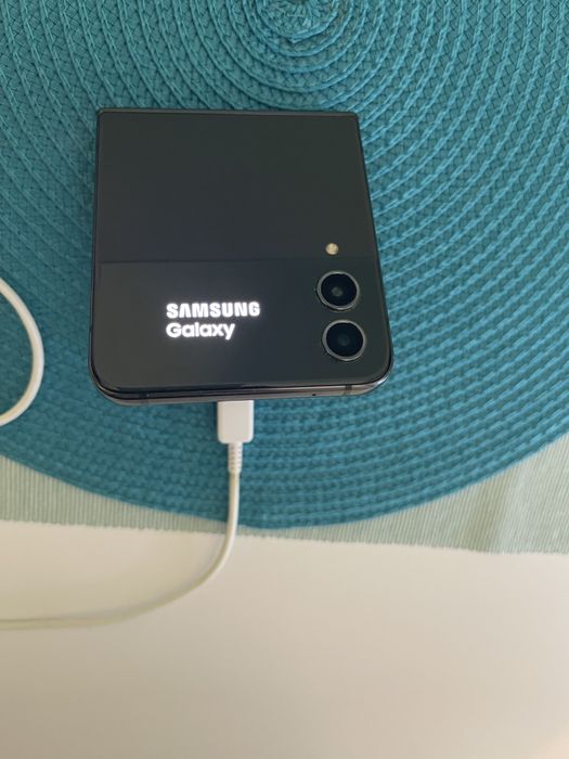 Samsung Z flip 4 defect