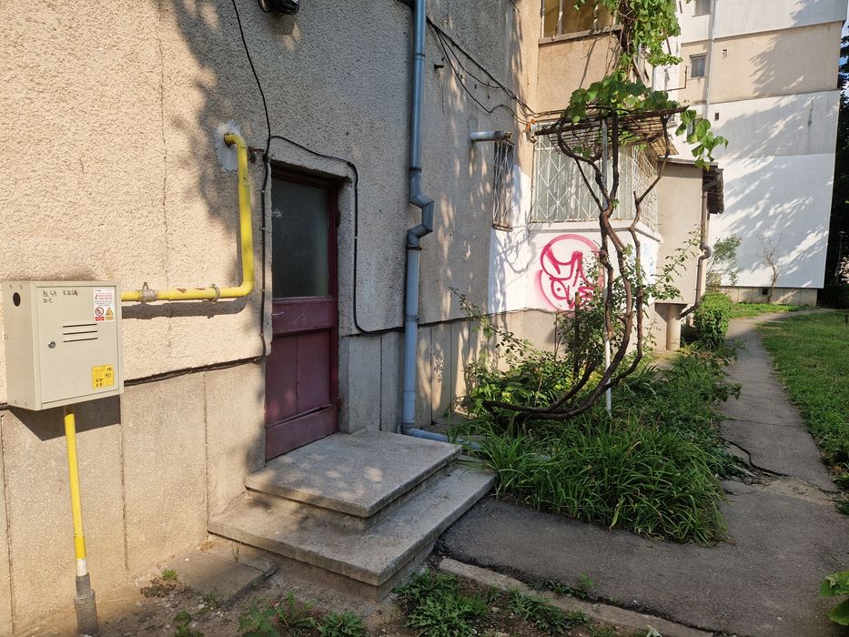 Apartament 3 camere, 66 mp + beci — Deva,