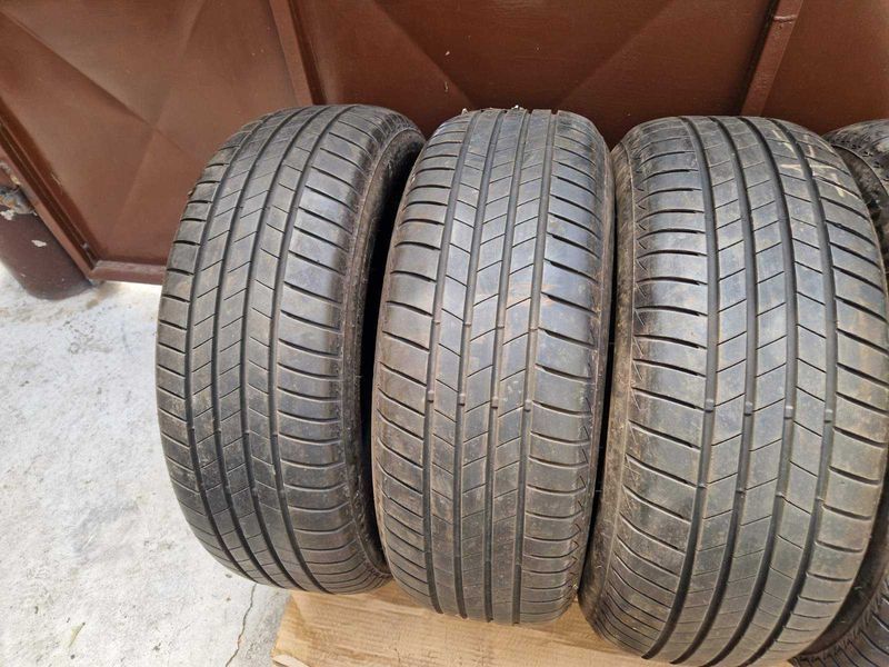 4 Bridgestone R18 235/60
летни гуми 
DOT5121