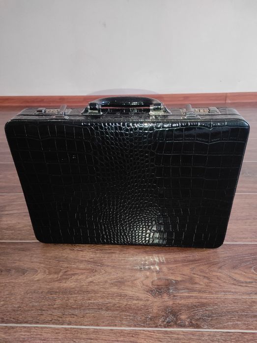 продам дипломат с кодом