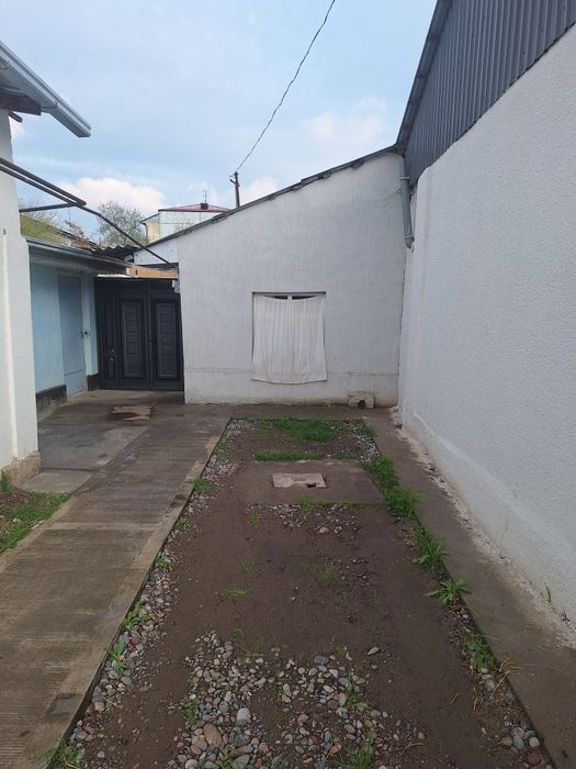 Янгийўлда 3сотиқ ховли сотилади