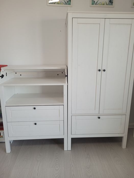 Vand dulap haine + masa de infasat/comoda Sundvik Ikea