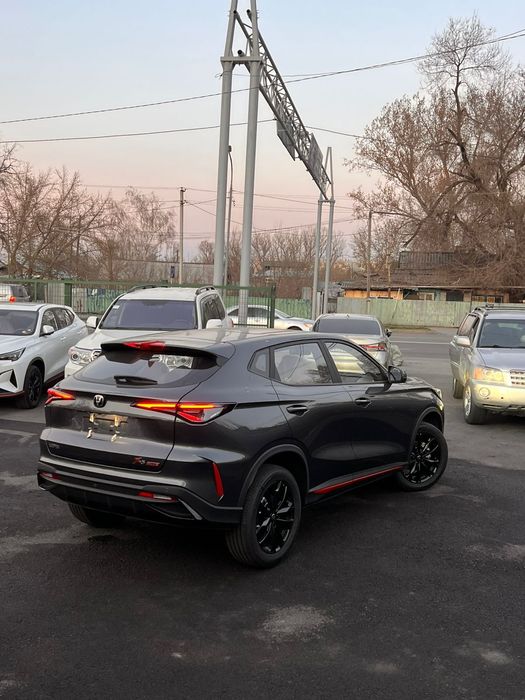 Машина Changan x5+