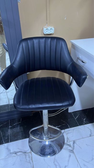 Продам стулья для салона