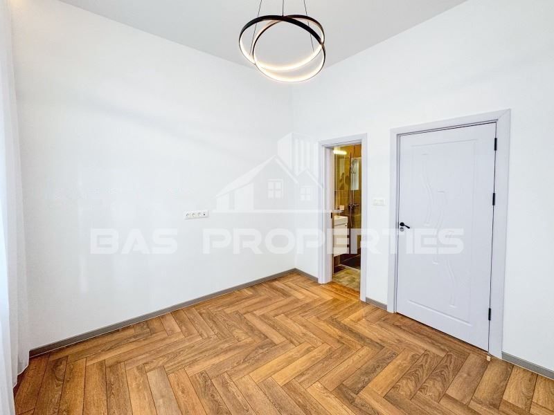 Продава се Тристаен апартамент в София, Център - 90 кв.м за 2805 €/кв.м - Снимка #8