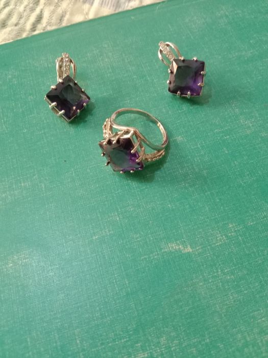 Мужские запонки  и женские украшения, бусы