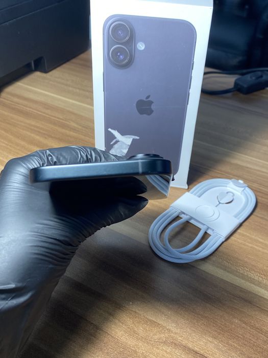 iPhone 16 • 128 GB •Black