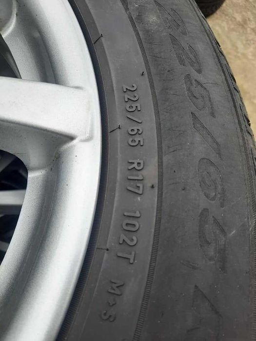 4 Броя 225/65/17 Pirelli 2x7mm 2x6,5mm
