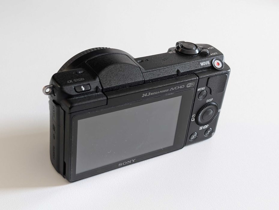 Sony A5100 (Тяло) – Компактен и запазен
