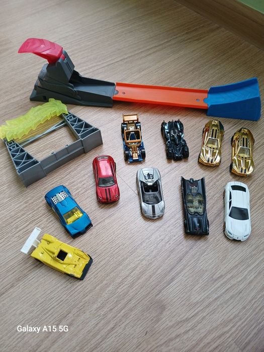 Коли Hotwheels и рампа