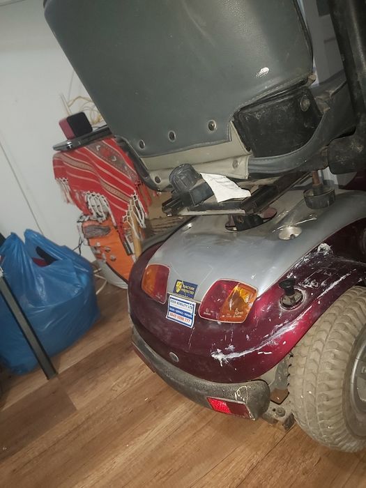 Căruț electric pentru persoane cu dizabilități în stare f.bună