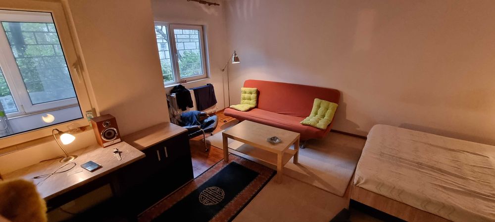 Schimb doua garsoniere deosebite pentru casa la curte sau vand