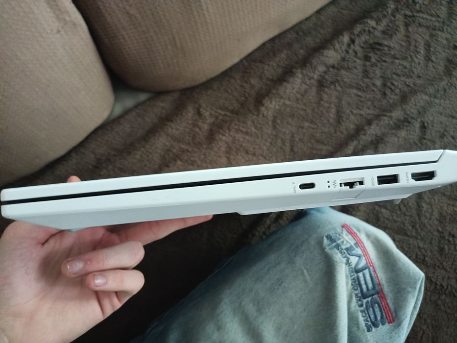Laptop Gaming HP Victus 15 Alb - RTX 3050, i5-12450H, 16GB RAM, Windows 11 Pro