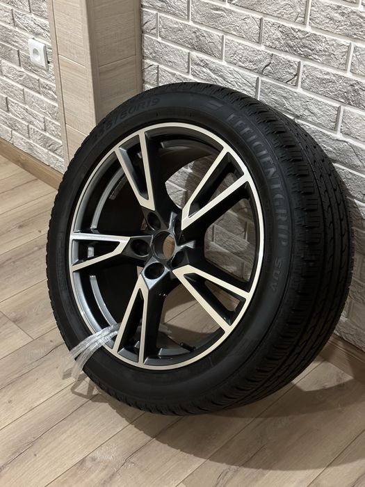 Диски R19 с шинами. Audi модель.