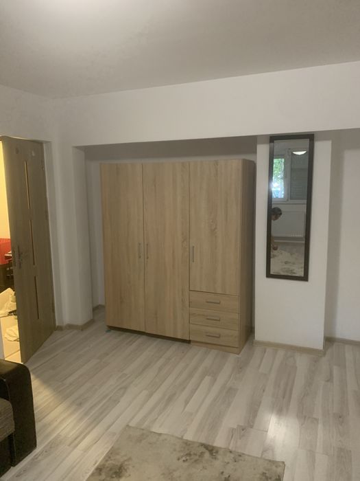 Persoană fizică inchiriez  apartament cu două camere Micro21
