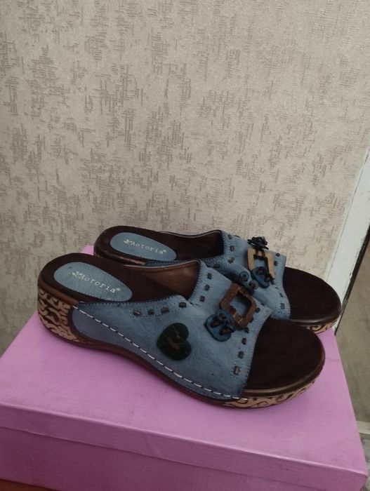 Продам летние босоножки и сабо