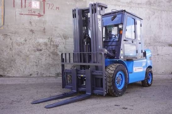 Вилочный погрузчик (кара)