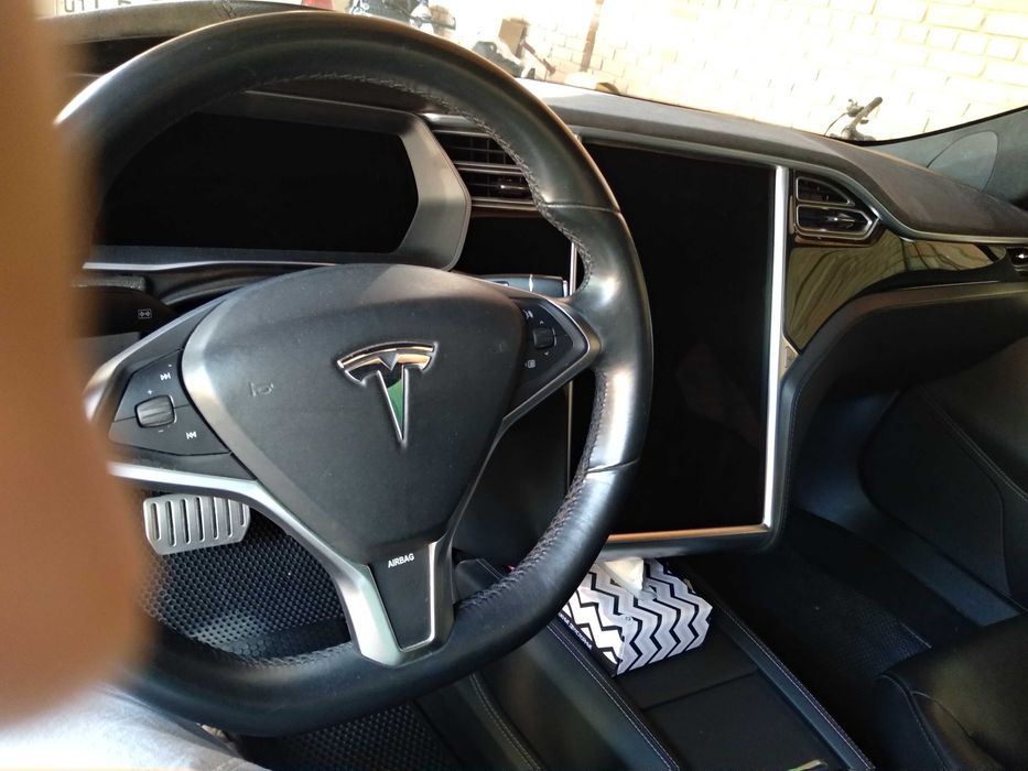Tesla Model S 2015 Performance