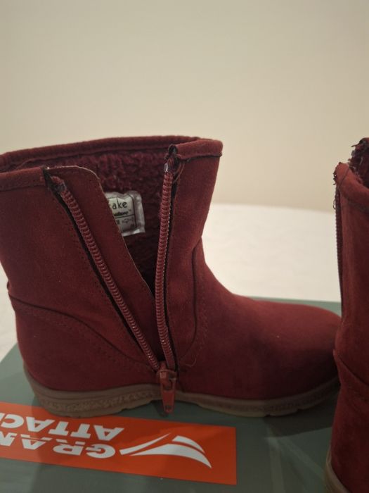 Детски боти в бордо.