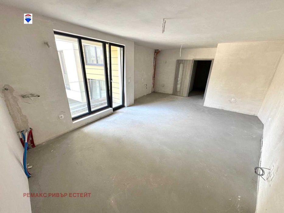 Продава се Едностаен апартамент в Русе, Център - 67 кв.м за 1387 €/кв.м - Снимка #2