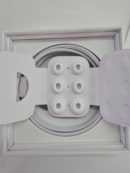 Оригинални Apple AirPods 2 Pro Lightning