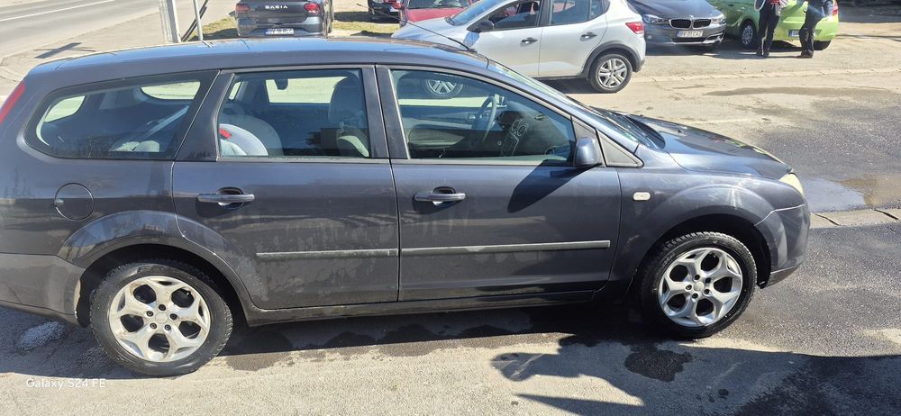 Vând mașina Ford focus