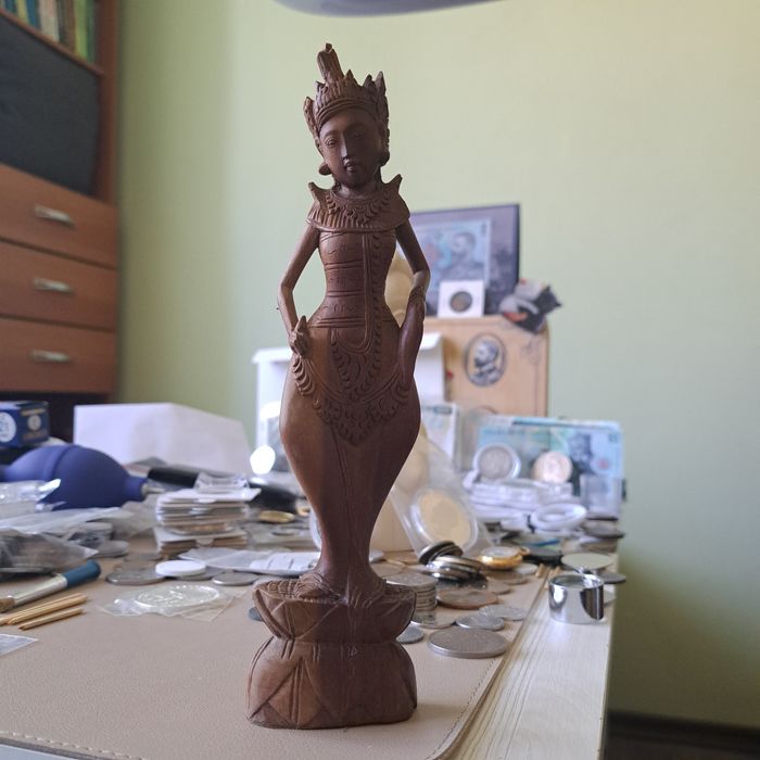 Statuete decorative din lemn