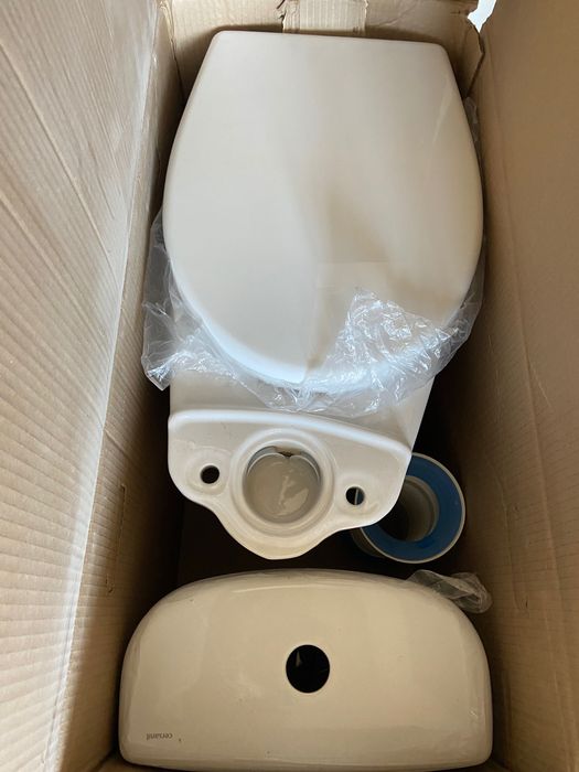 Унитаз сатылады новый