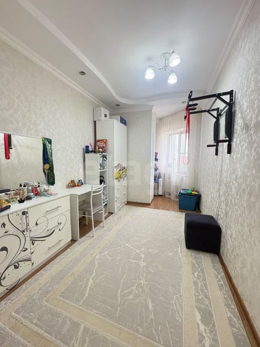 Продам 2 ком квартиру на Батыс 2