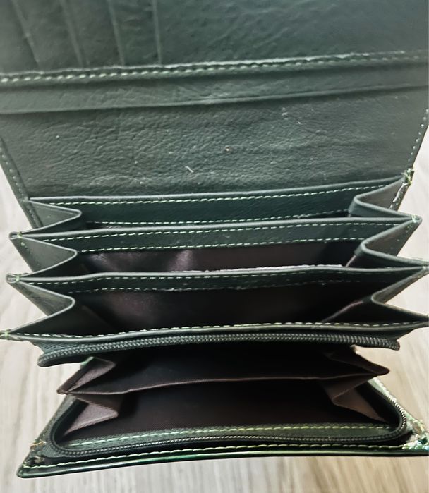Ново Дамско кожено зелено портмоне с пеперуди