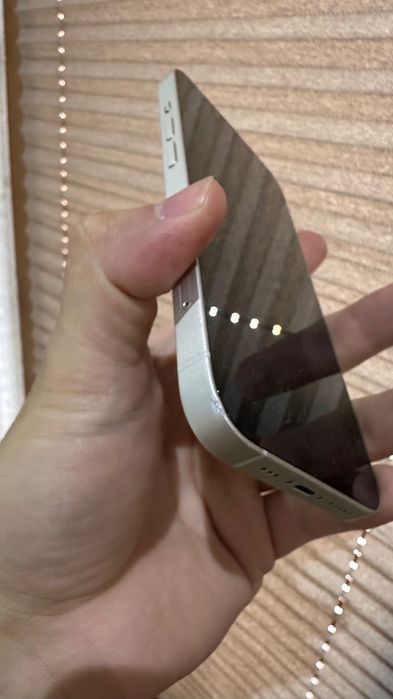 iPhone 14 white. 87% battery