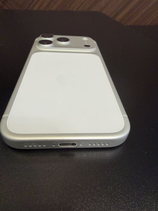 Iphone 17pro продаю