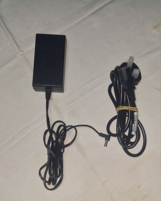 Адаптор 12V, 2A ,с захранващ кабел