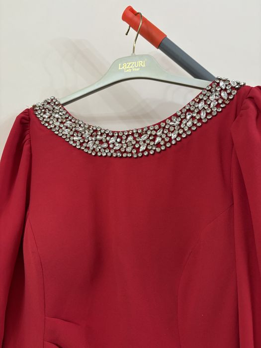 Женское вечернее платье. Красное