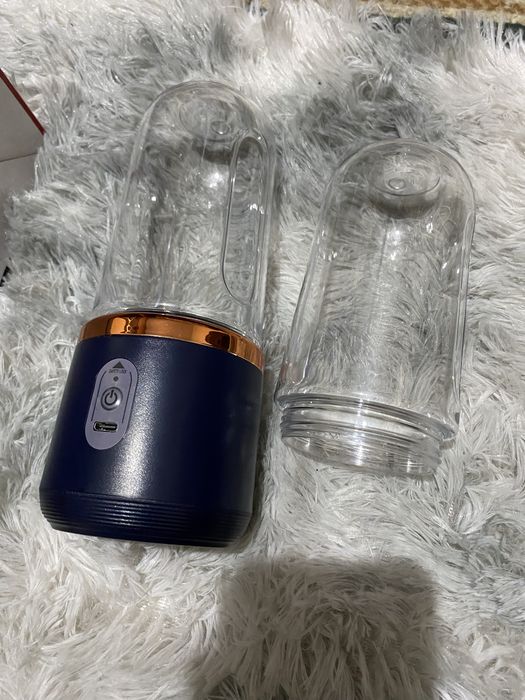 Чисто нов блендер идва с 2 чашки