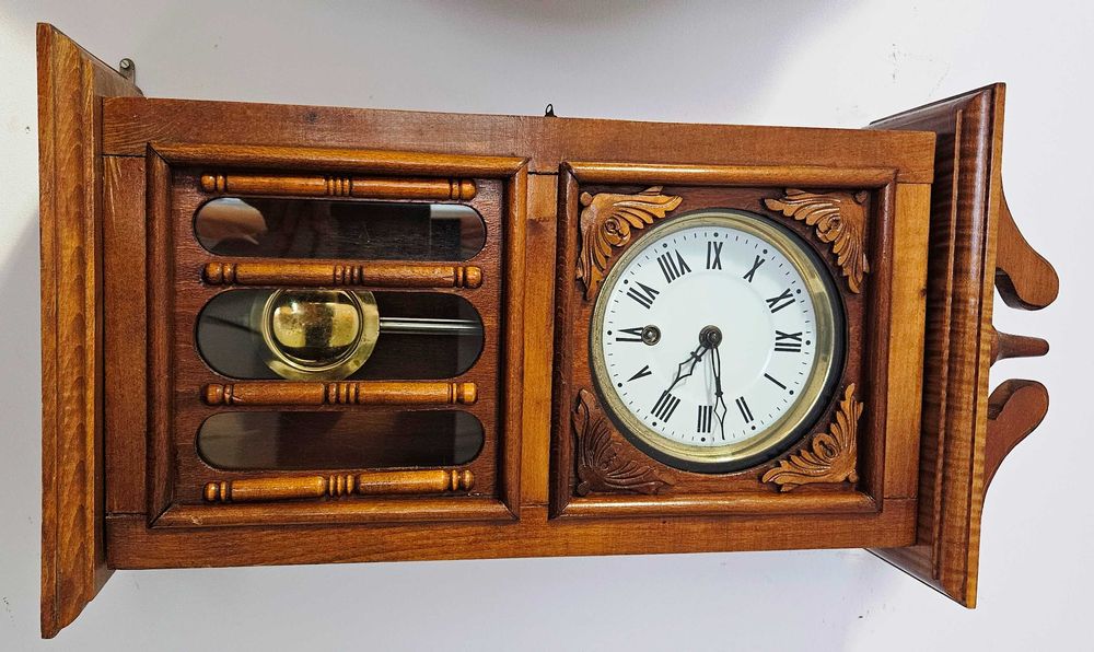 Ceas de perete cu pendula Victoria