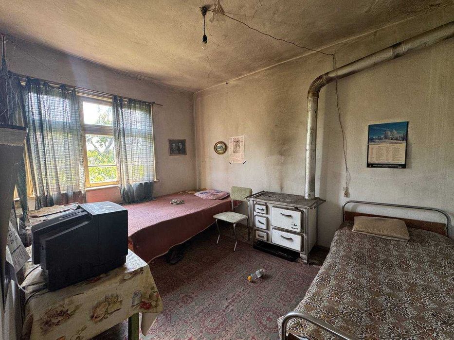 Едноетажна къща с мазе в село Смолник, област Бургас