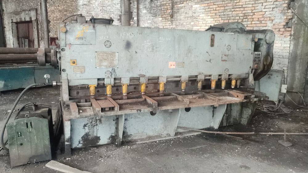 Токарный станок в рабочем состоянии
