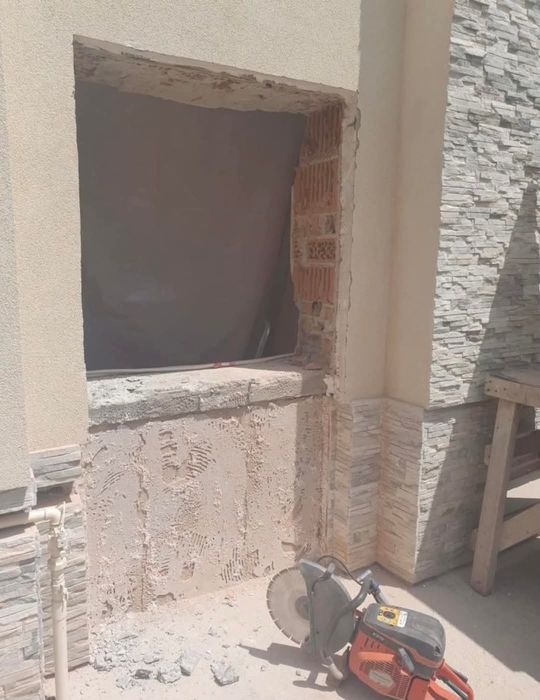 Demolari Apartamente , Debarasări moluz ,Taeri păreți,  Decupări  .