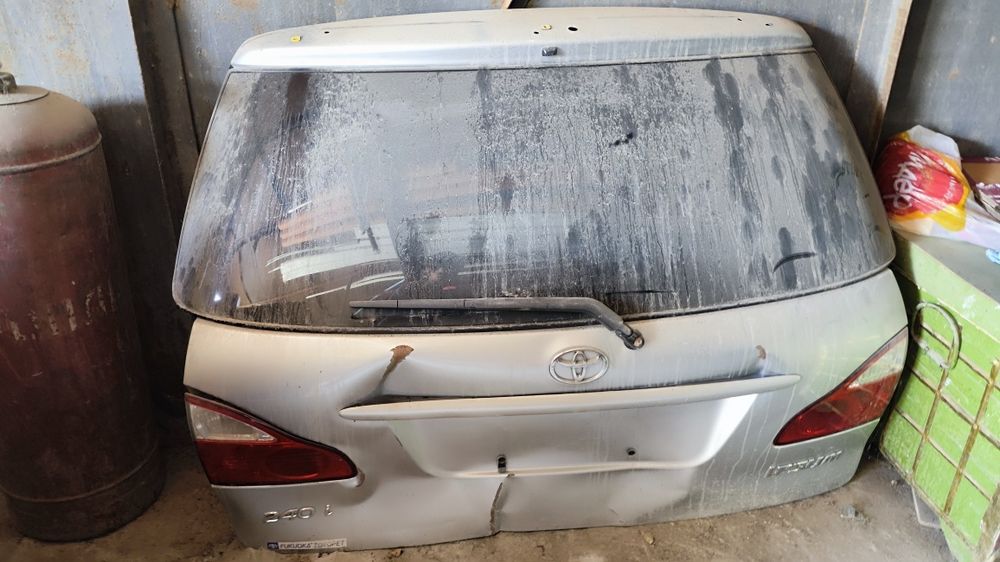 Зад Тойота ипсум