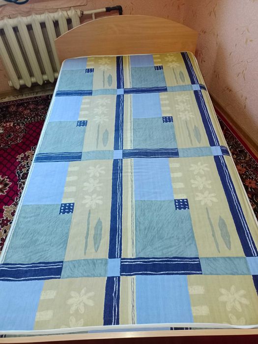 Продам матрас б/у  размеры 110см на 200см адрес 6 мкр