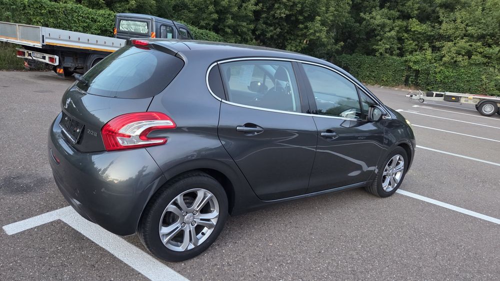 Peugeot 208 Benzina 1.2 Navigatie model 2015 euro 5 Top Top 10